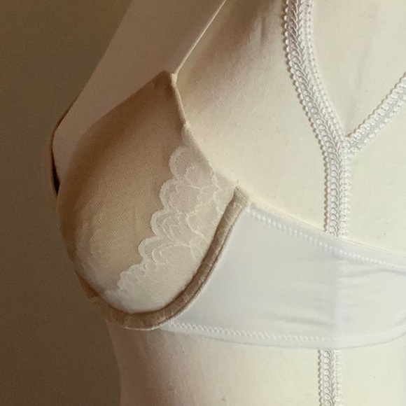 Maidenform 34B Women’s Bra - Beige with white lace. - Picture 3 of 6